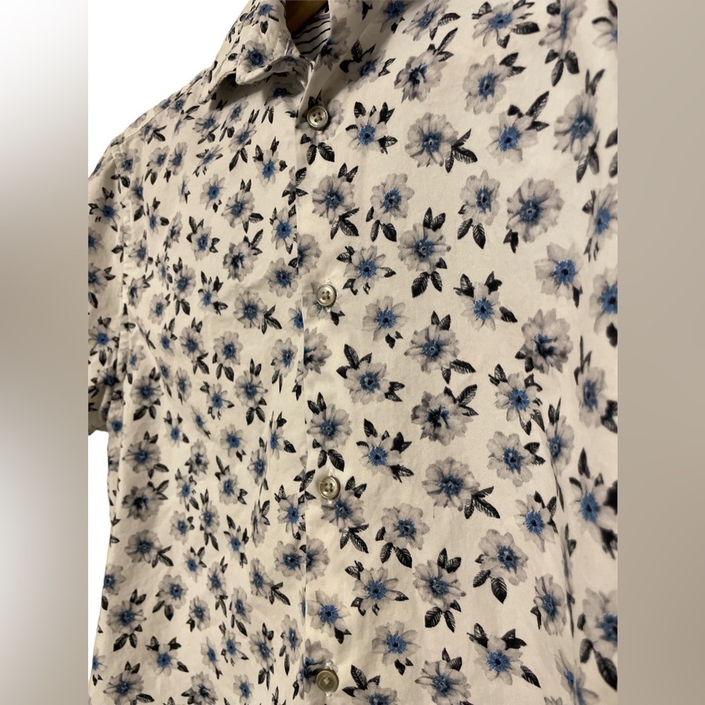 Cactus Man, Ricky Singh, White & Blue Flower, Button Up Short Sleeve, Size M - Picture 2 of 6